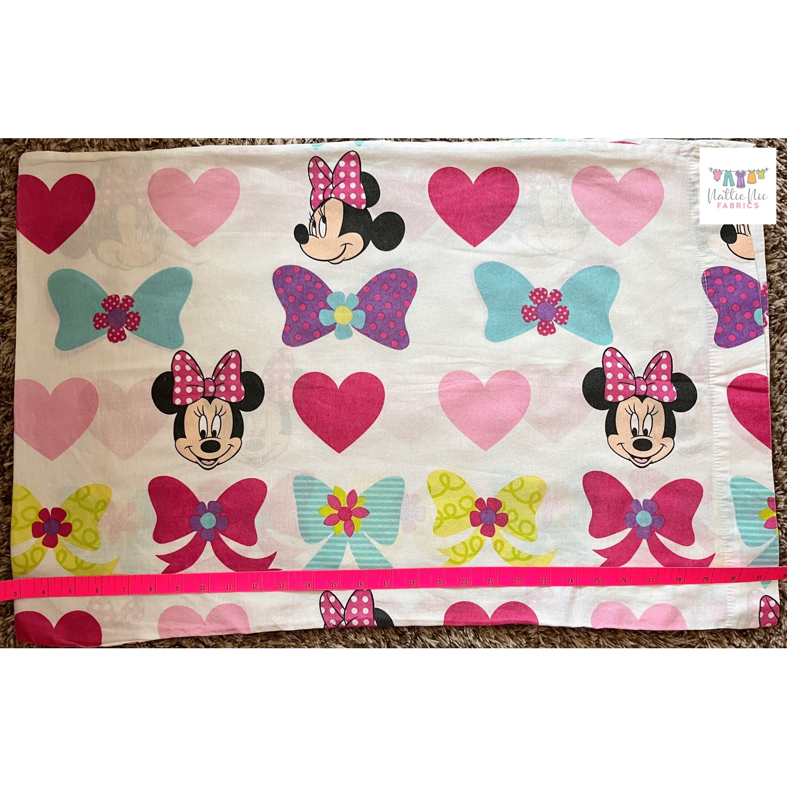 Twin Sheet Set plus one pillowcase with Minnie Mouse, bows, hearts, Disney