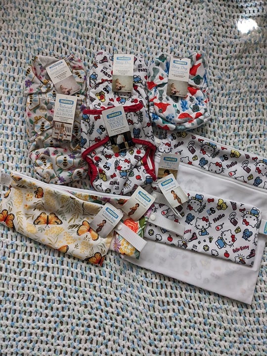 Thirsties Exclusives 5 Diapers & 4 Wet bags