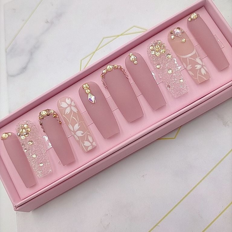 Floral nails