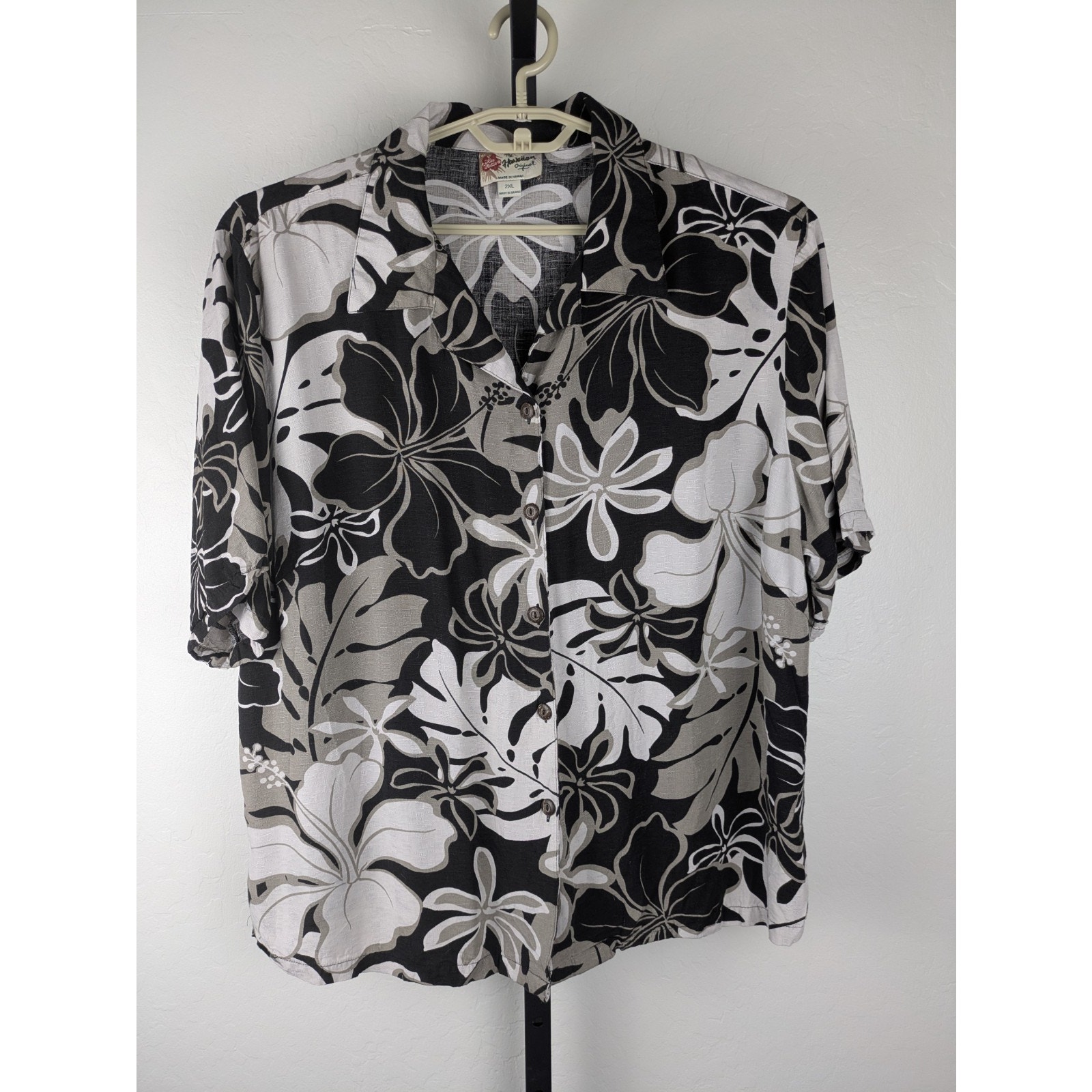 Hilo Hattie womens 2XL Hawaiian button front shirt black gray floral 100% rayon