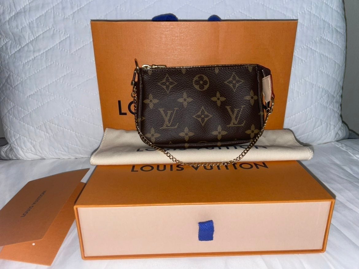 Louis Vuitton mini pochette