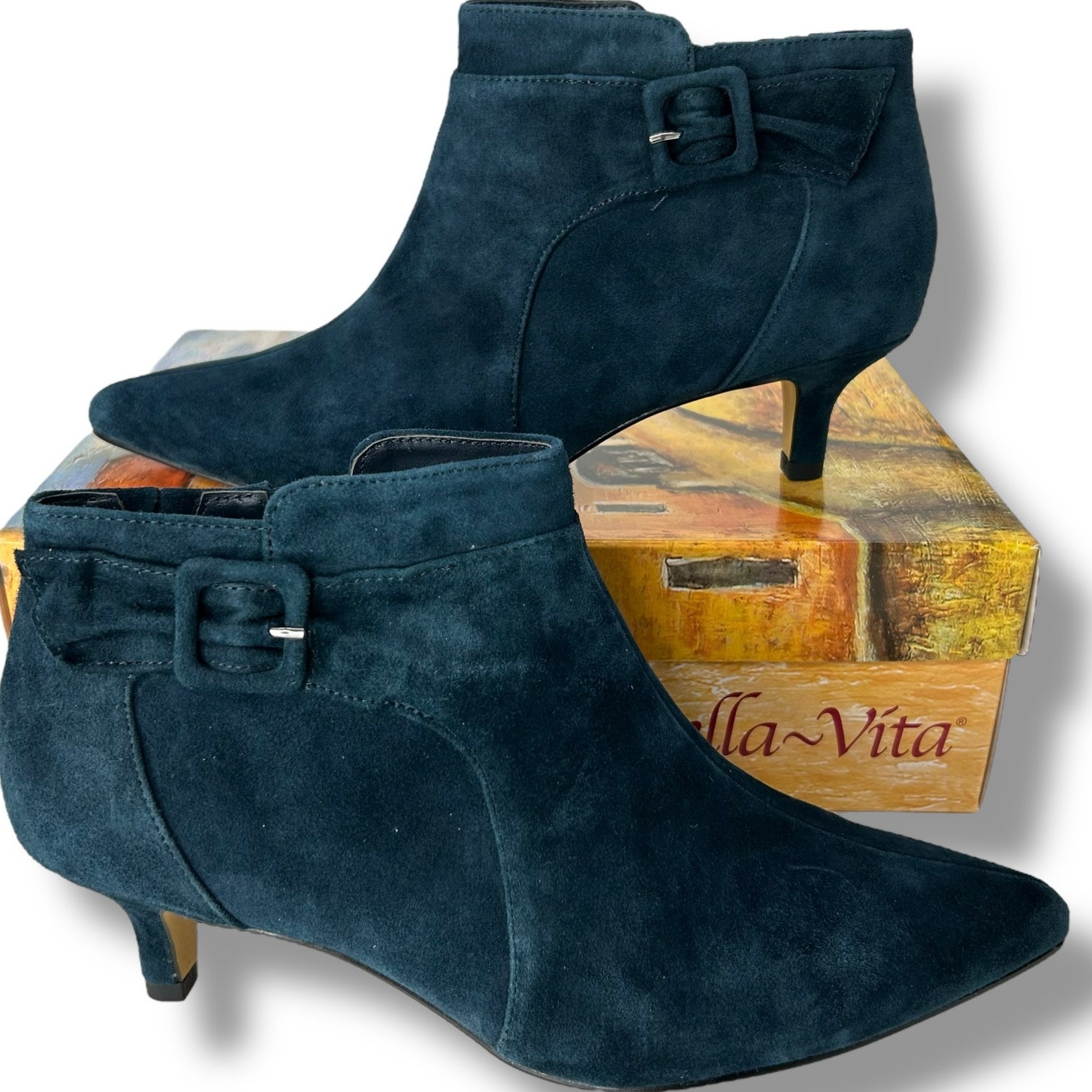 NEW Bella Vita Blue Suede Kitten Heels Size 8W Wide Buckle Pointed Toe Booties