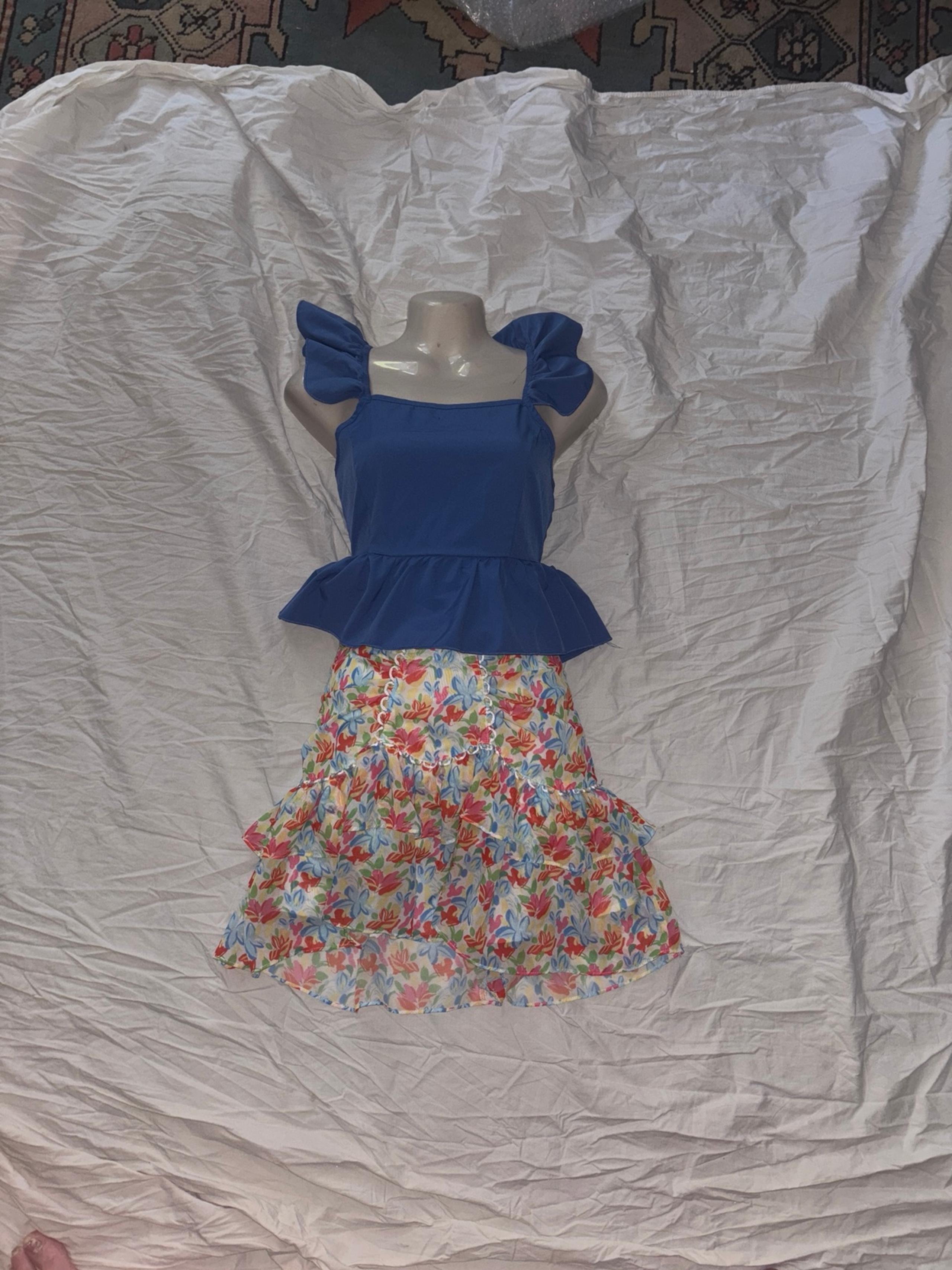 Cute ruffle top and floral skirt SZ 2