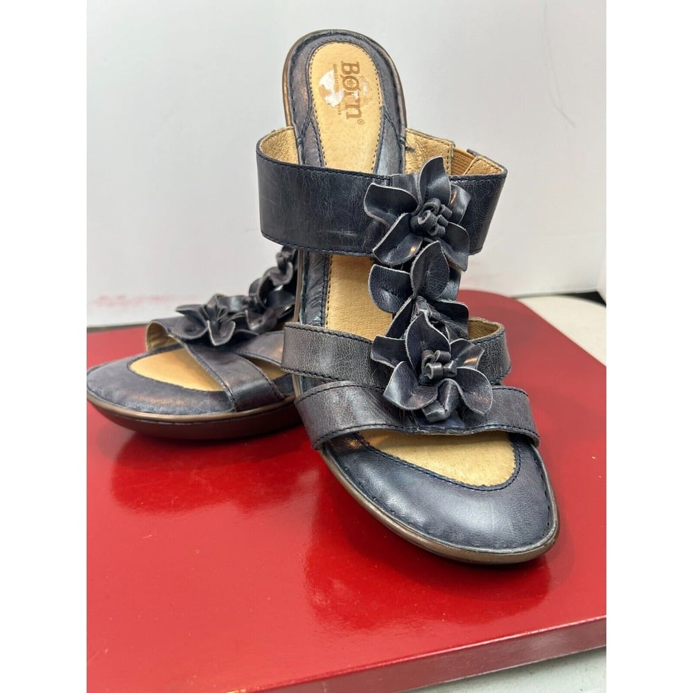 Born Slip On Wood Block Heel Leather Gray Upper Floral Detail Womens Sz 9 B97504