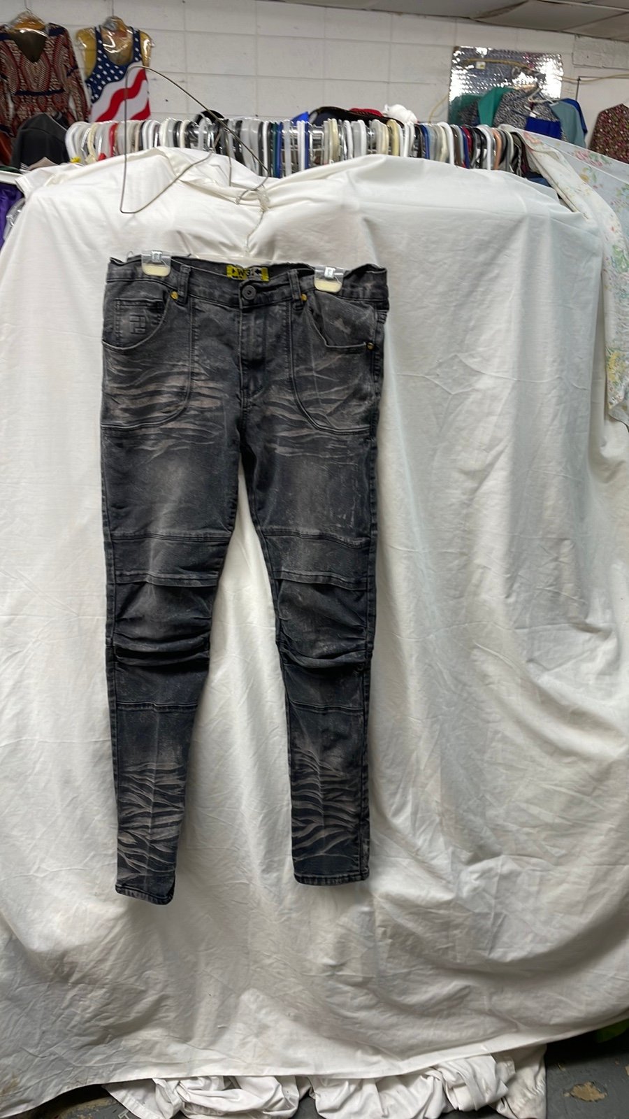 The demolition distressed and faded skinny jeans men sz 32 12/28/3