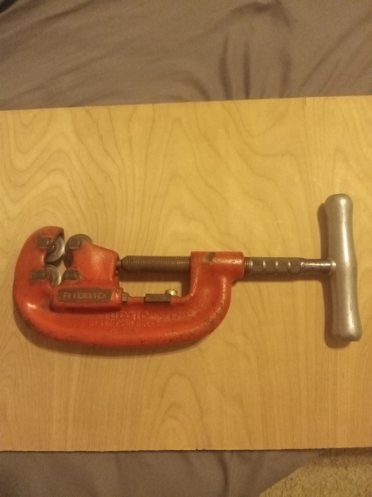 Ridgid No. 42A Four Wheel 1/2 to 2 inch Pipe Cutter