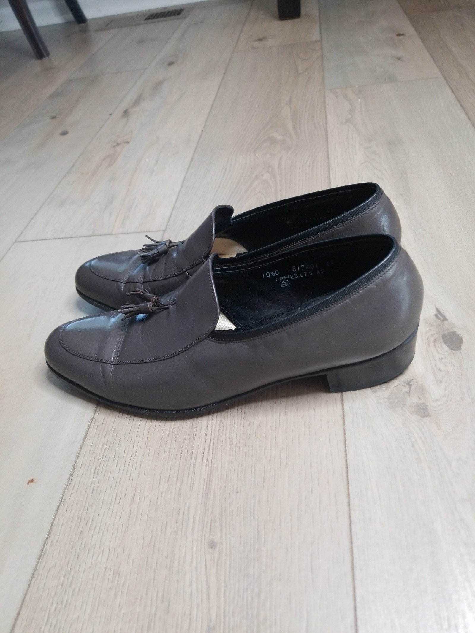 Florsheim mens Vintage grey leather loafer with tassels sz 10.5C
