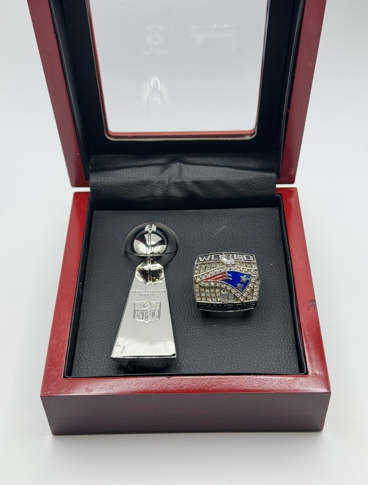 New England Patriots Super Bowl Championship Ring TROPHY + CASE Tom Brady #1