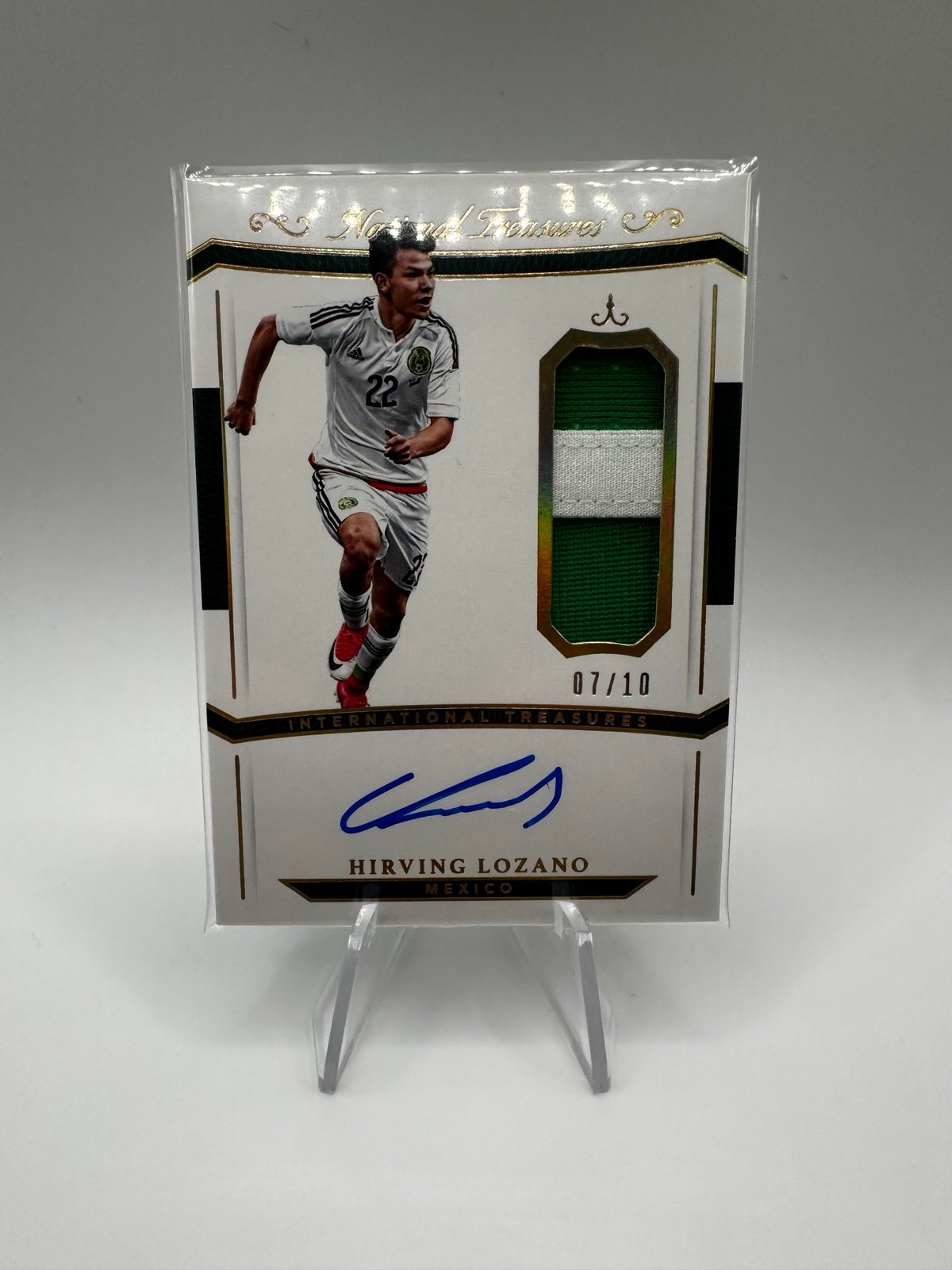 Hirving lozano /10 gold on card patch auto 2018 national treasures