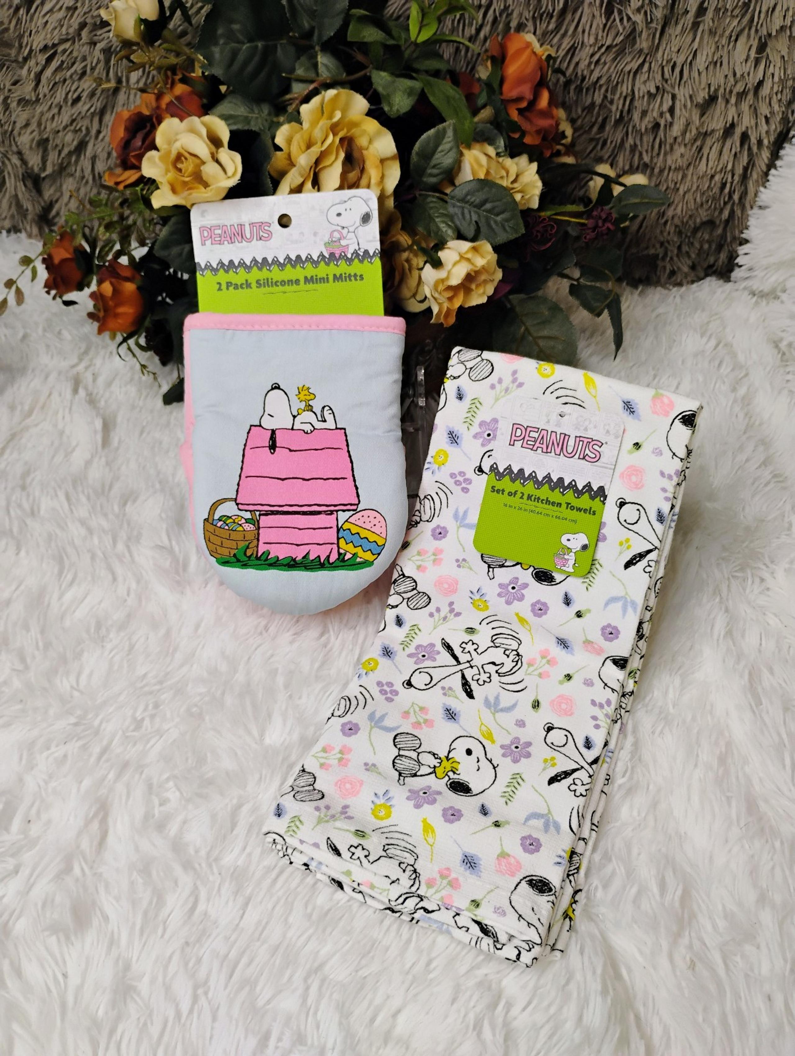 ❤️ Snoopy Pink Oven Mitts & Set of 2 Flower Kitchen Towels of Snoopy & Woodstock