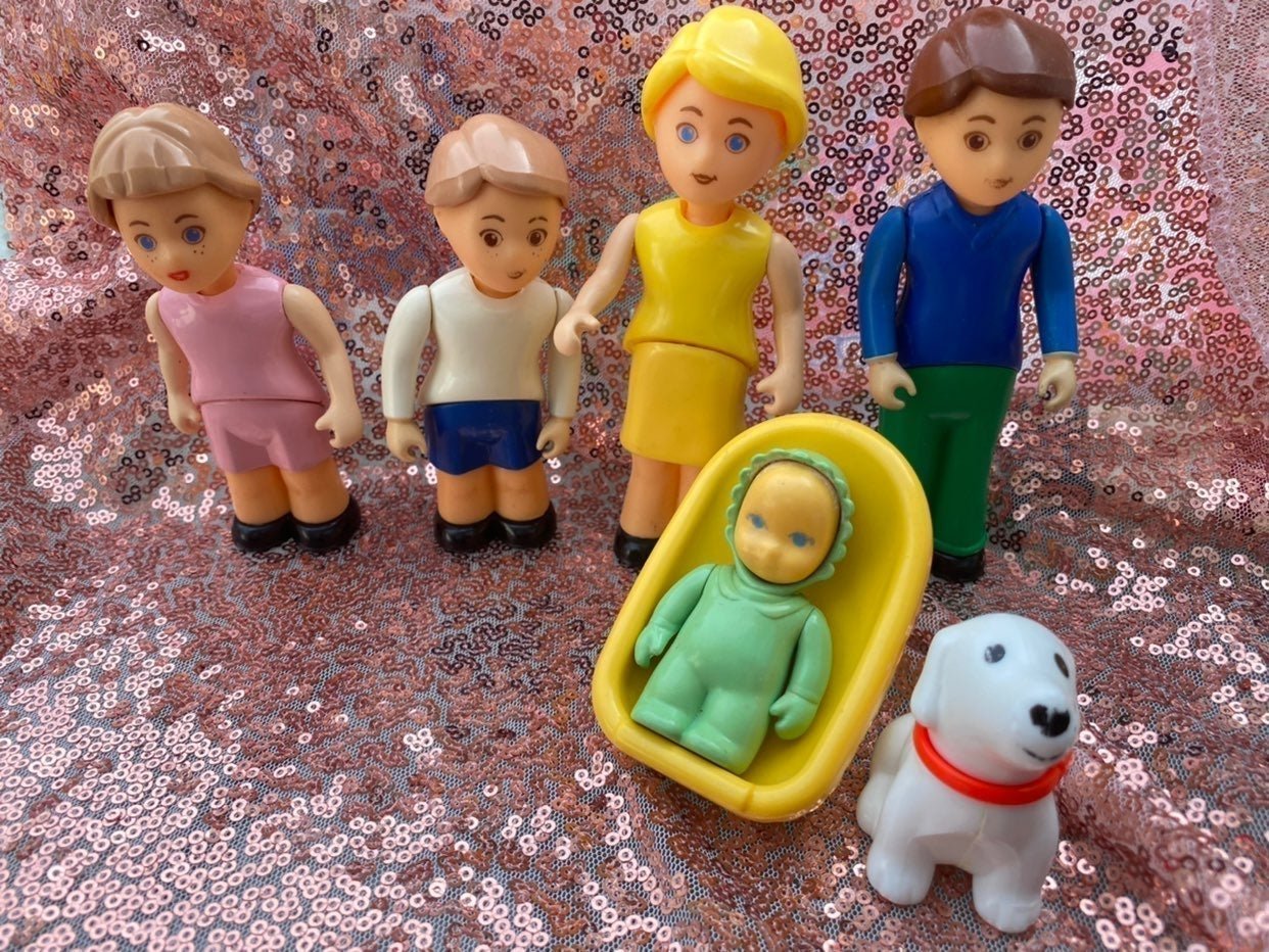 LITTLE TIKES FAMILY DOLLHOUSE Baby DOG set