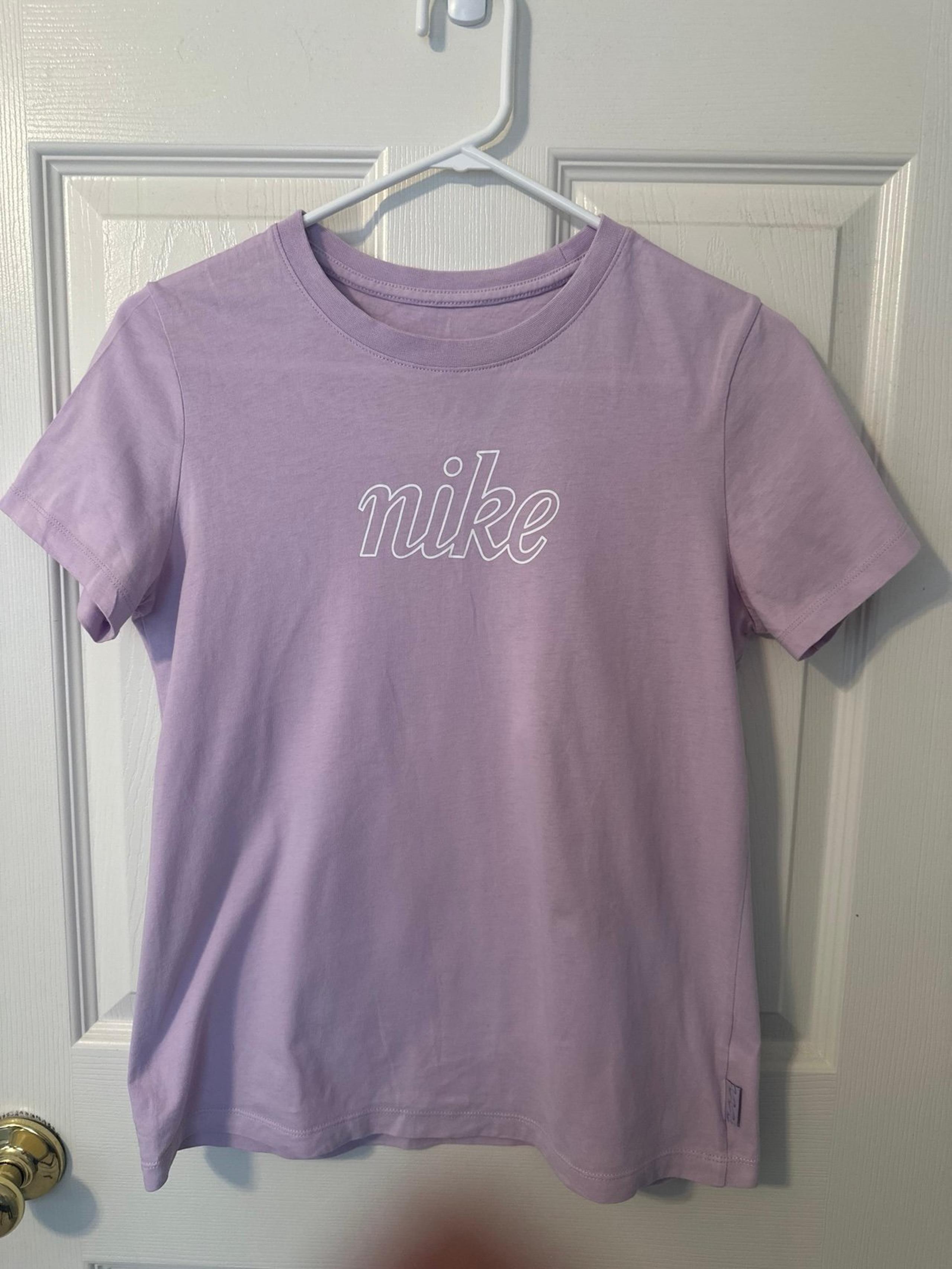Women’s Nike Logo T-shirt Medium
