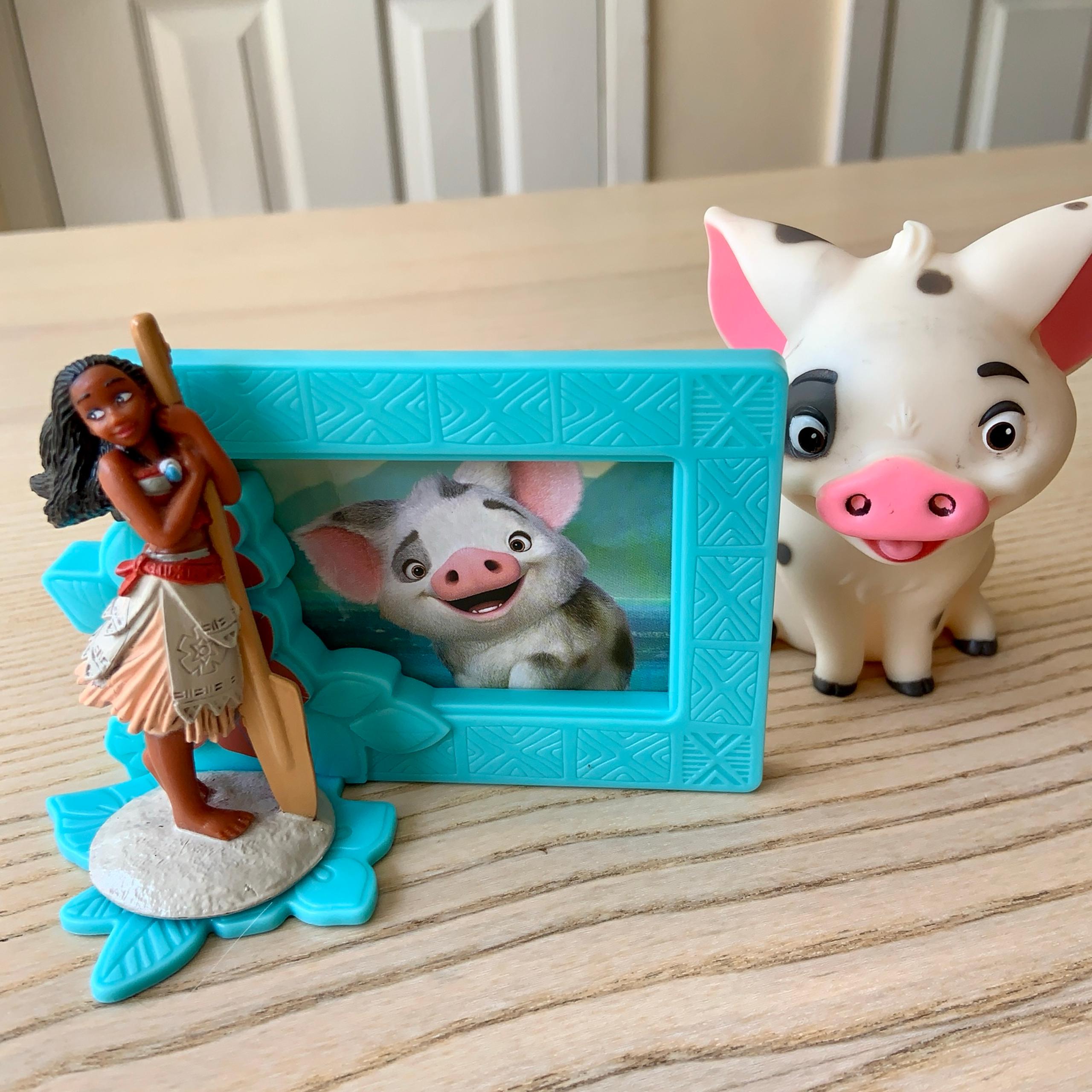 Disney Moana Adventures in Oceania DecoSet Cake Top Decoration & Pua Pig Bundled