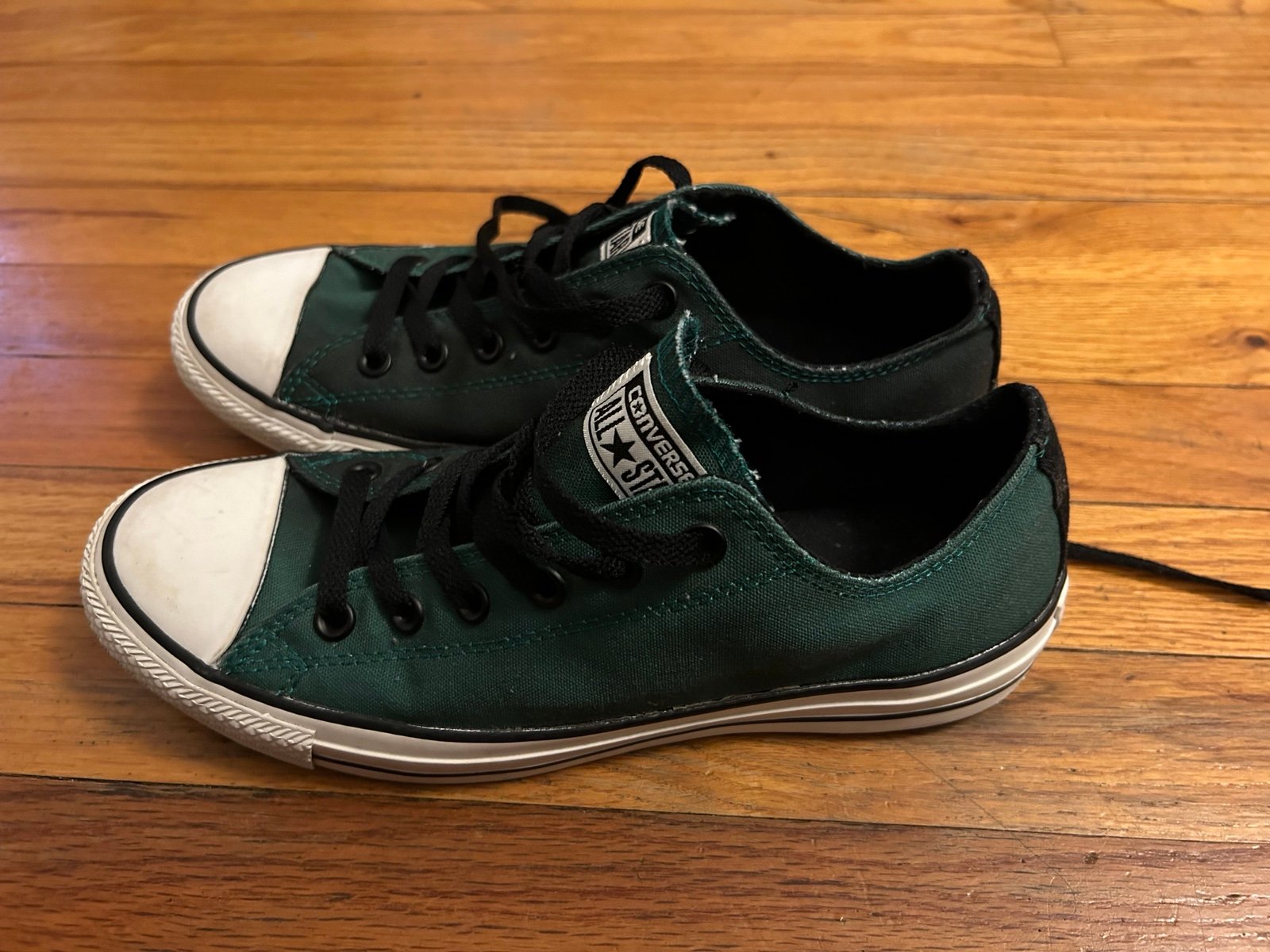 Converse dark green low top sneakers