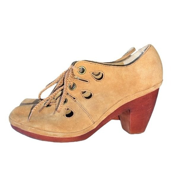Latigo Cabo Cutout Suede Lace Up Pump With Wooden Heel Size 9.5