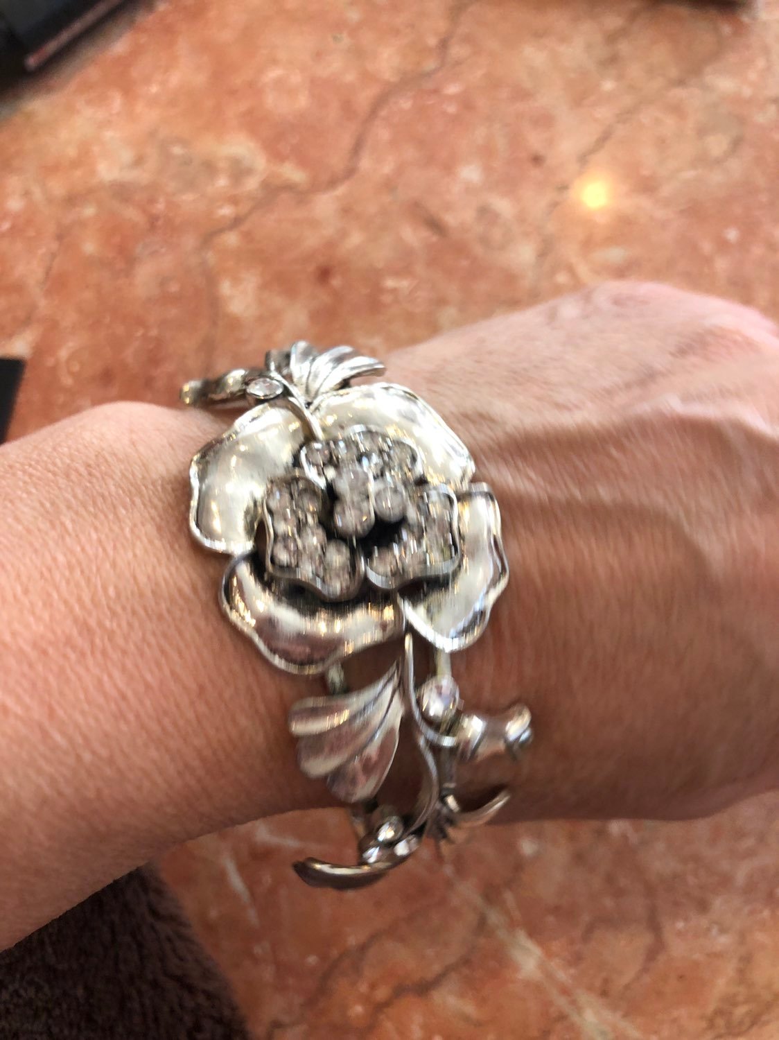 Stunning vintage bangle with flowers and