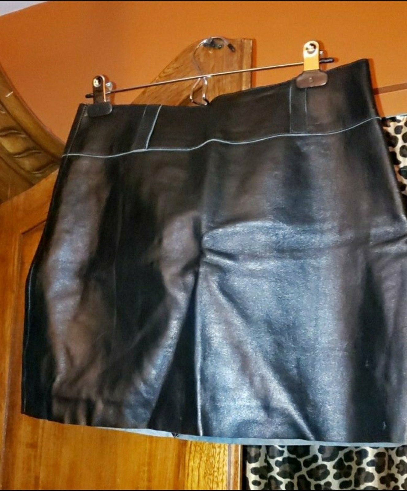 WHITE HOUSE BLACK MARKET LEATHER MINI SKIRT