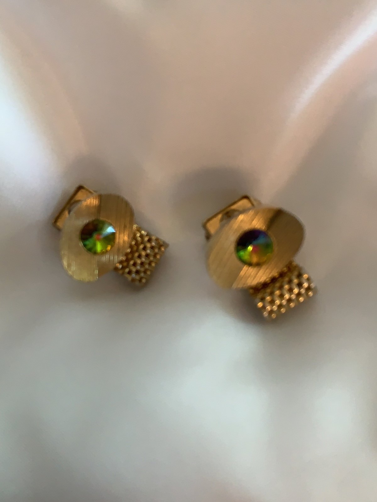 Vintage mesh gold tone with jewl cufflinks