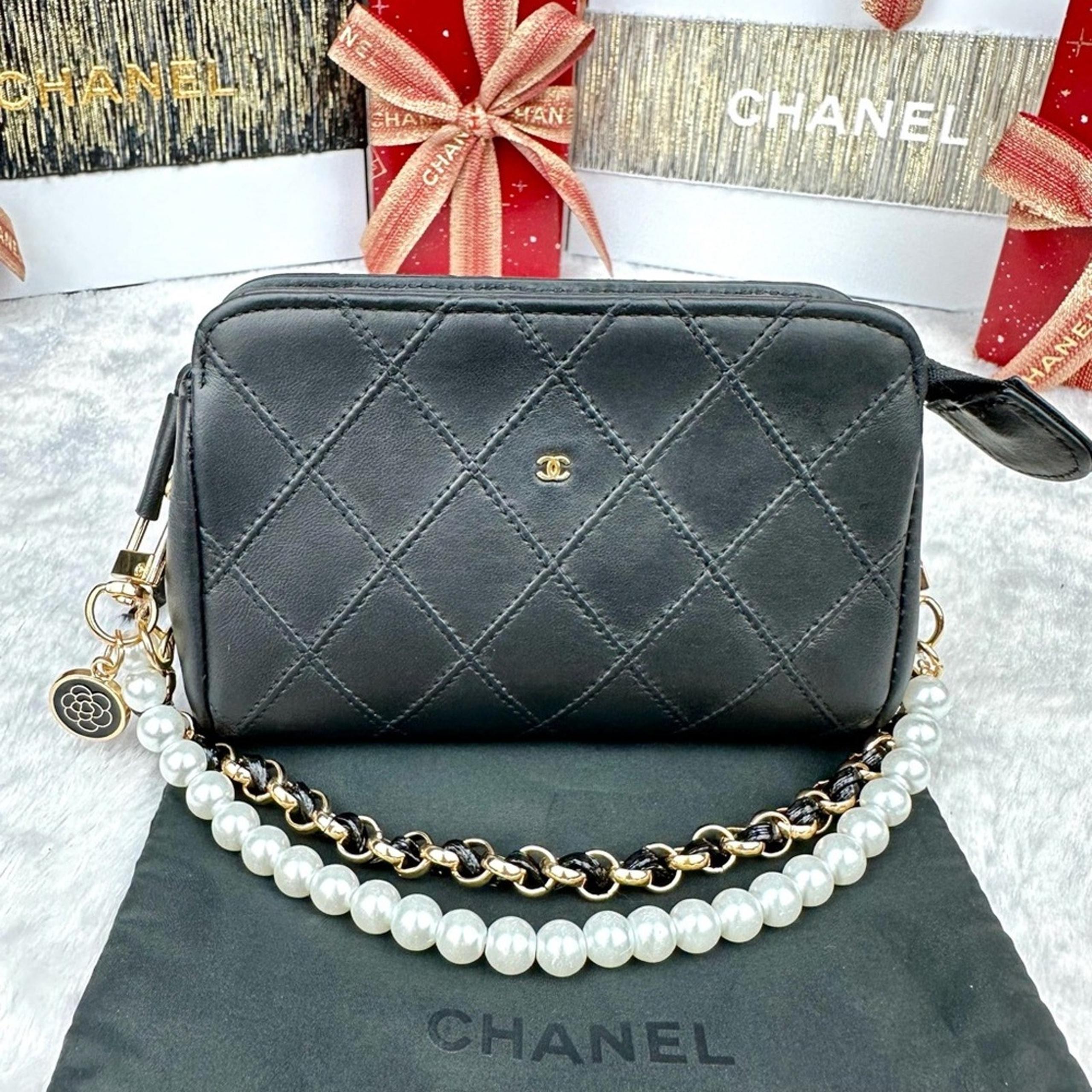 CHANEL Black leather mini pouch crossbody, wristlet, fanny bum bag CUTE