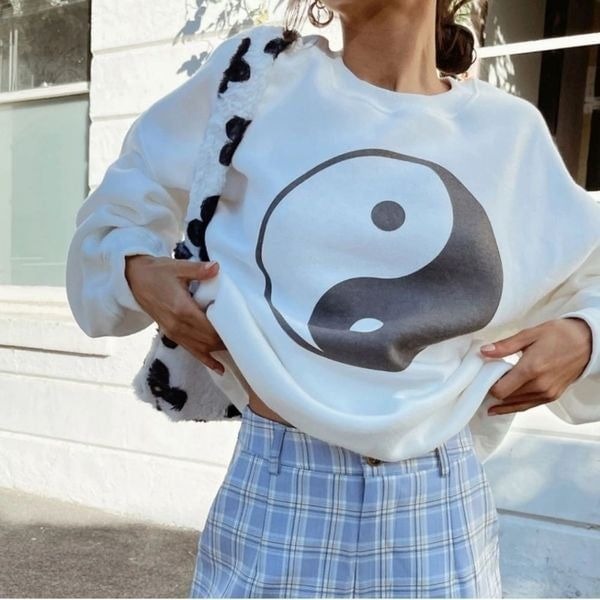 Princess Polly Yin And Yang White Pullover Size 6