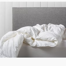 Parachute, NWT lightweight king down alternative duvet insert