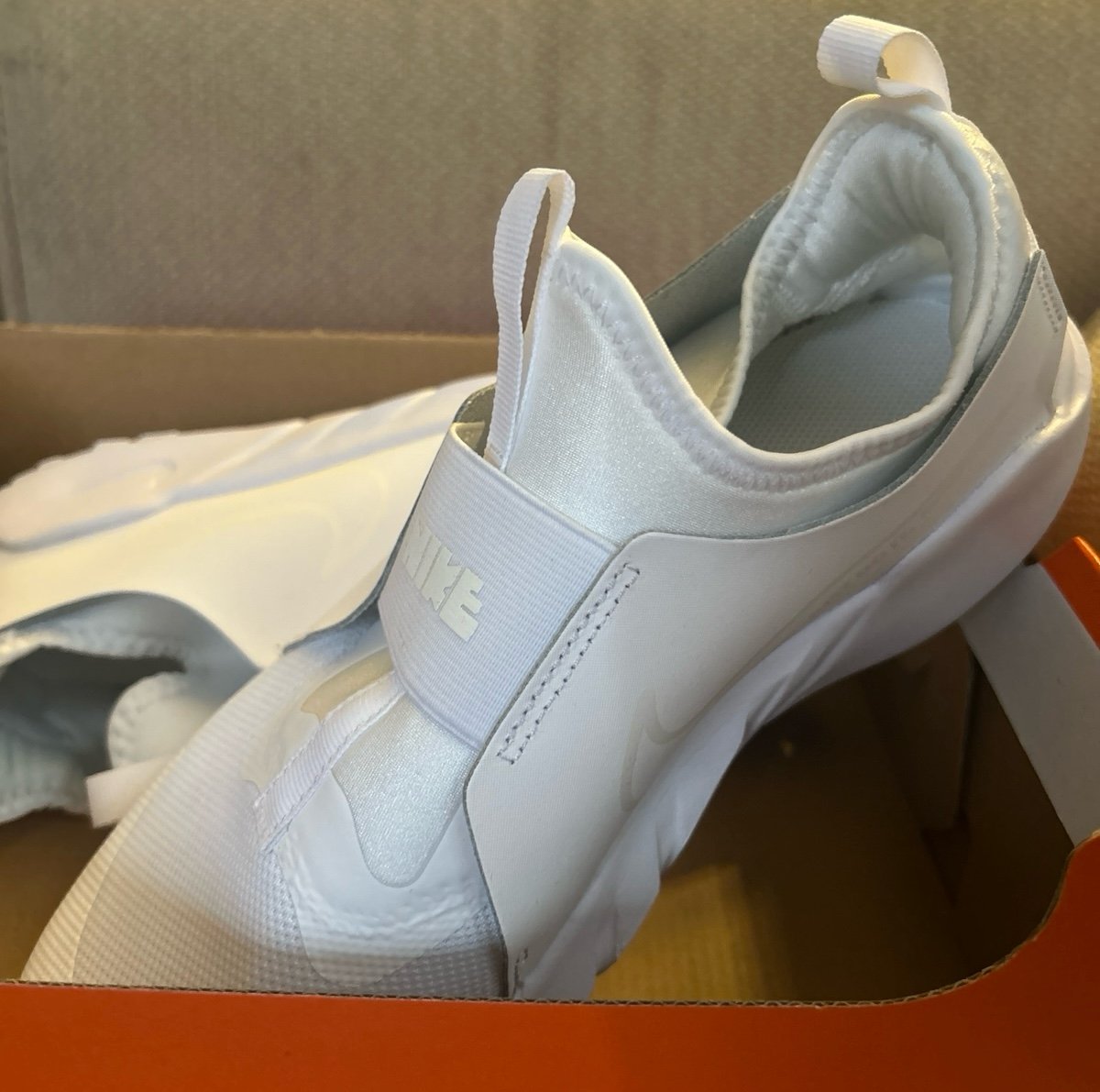 Brand New Nike Flex Runner 2 - Youth Size 7Y - Sleek White Style!