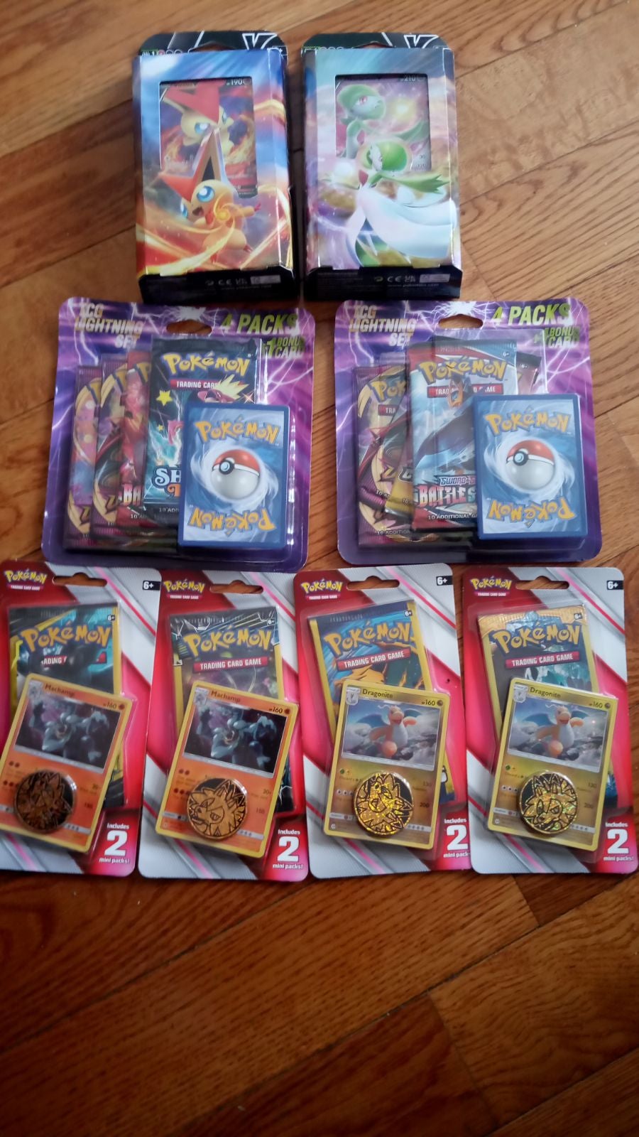 Lot of 8 pokemon cards