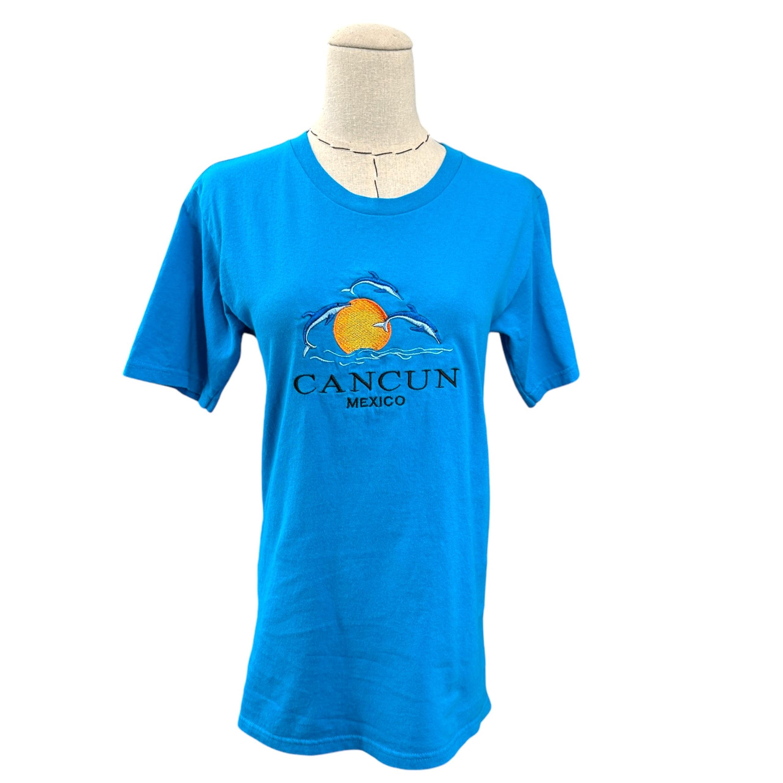 Cancun Mexico Vacation Graphic Tee Y2K Vintage Dolphin Size Small