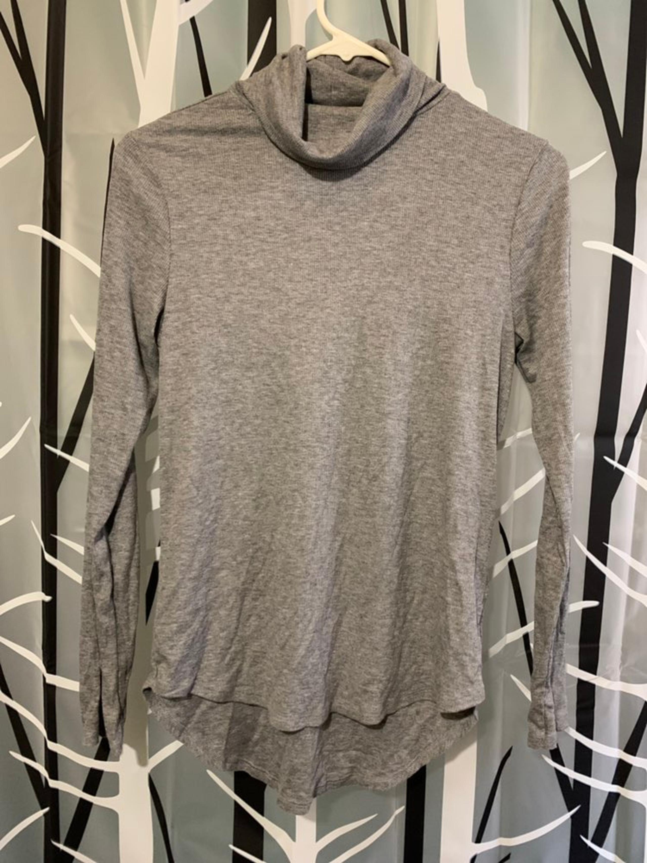 H&M Turtleneck Top Sz M