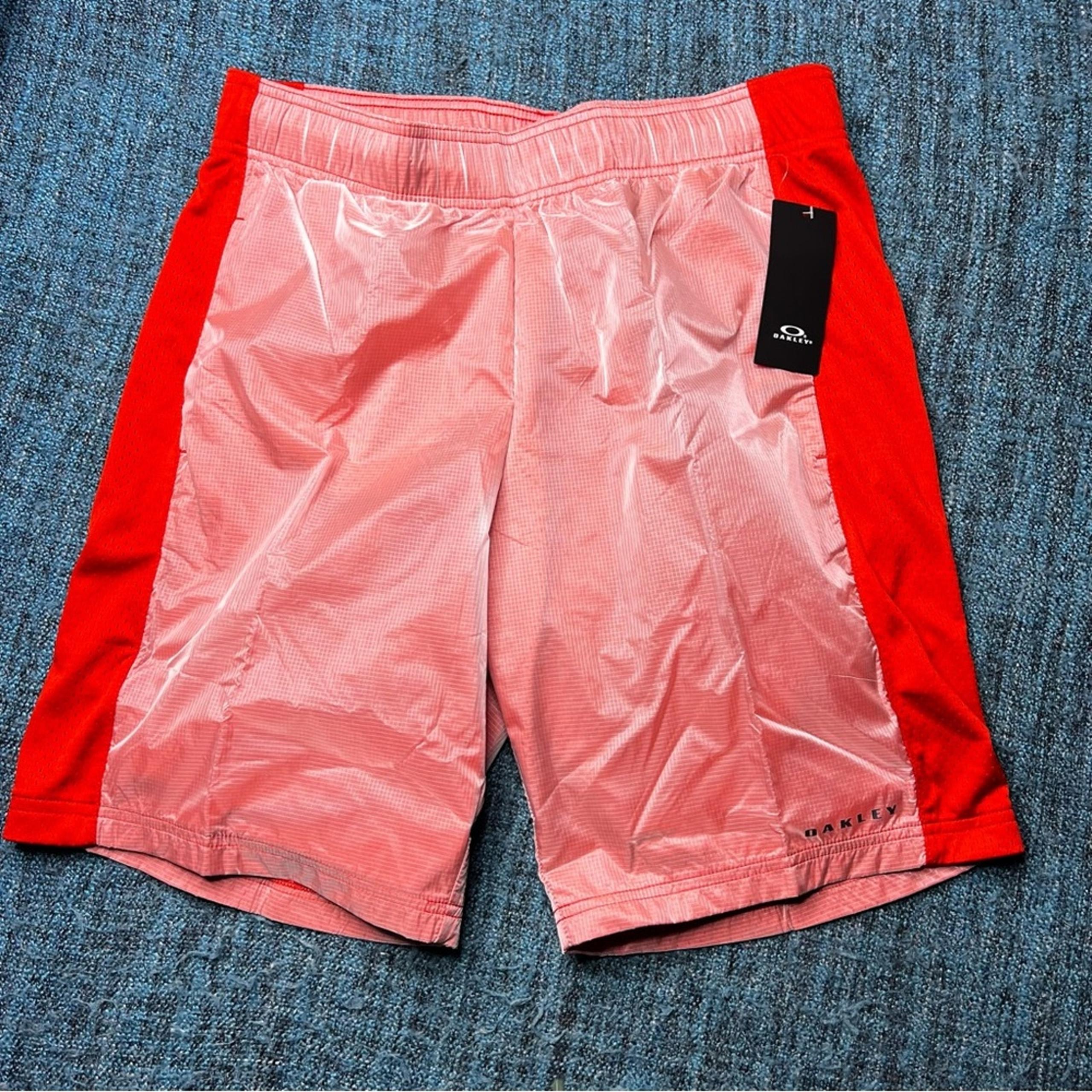 Oakley Translucent Sunset Shorts in Molten NWT Men's Size Large Athletic