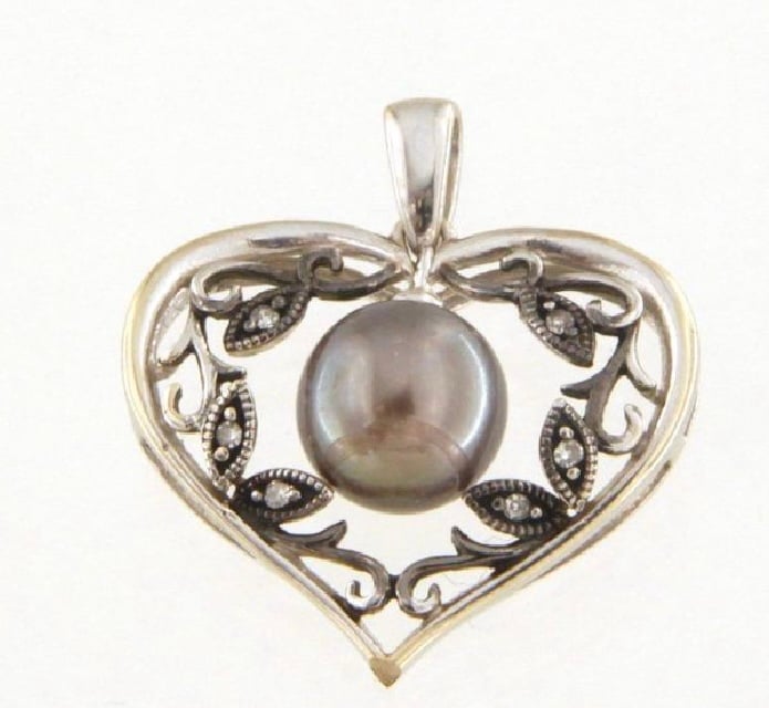 Lovely! “Heart” 14K White Gold w/Black Pearl & Diamond Charm