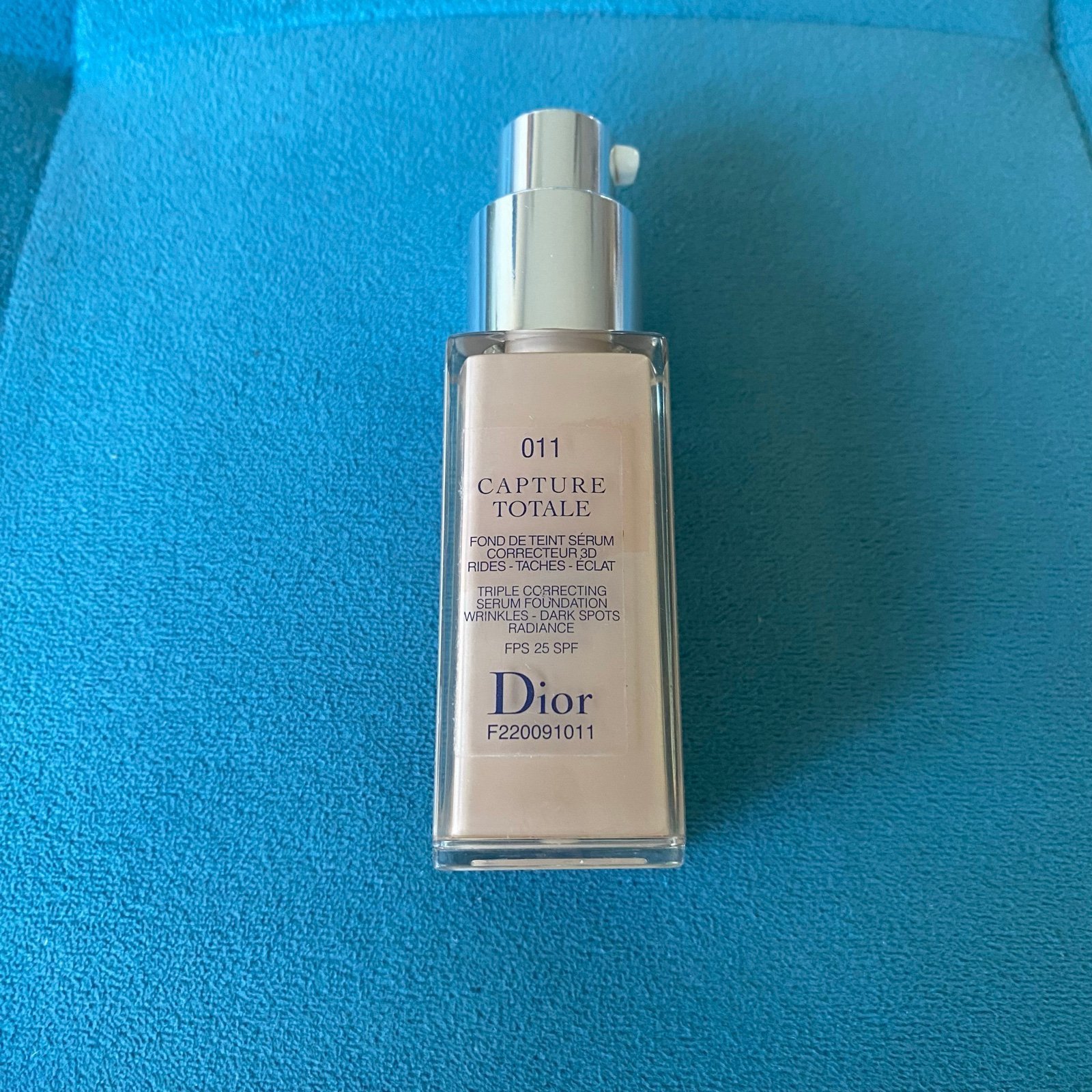 Dior Capture Totale Triple Correcting Serum Foundation SPF25 - 011 Creme - RARE
