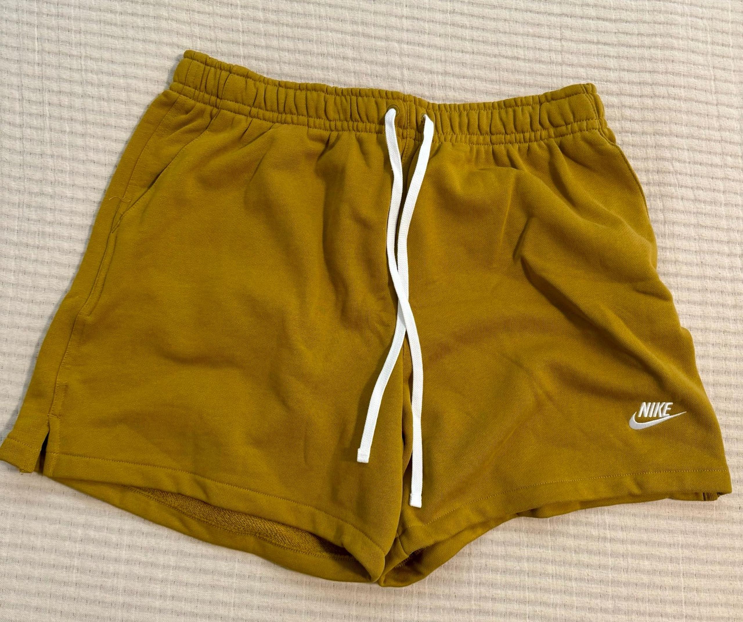 Nike Men’s Club French Terry Flow Shorts. XL. Bronze Color. Above Knee. NWT