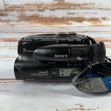 Sony Handycam Video 8 Camcorder Black 6x Zoom Stereo Sound CCD-TR615