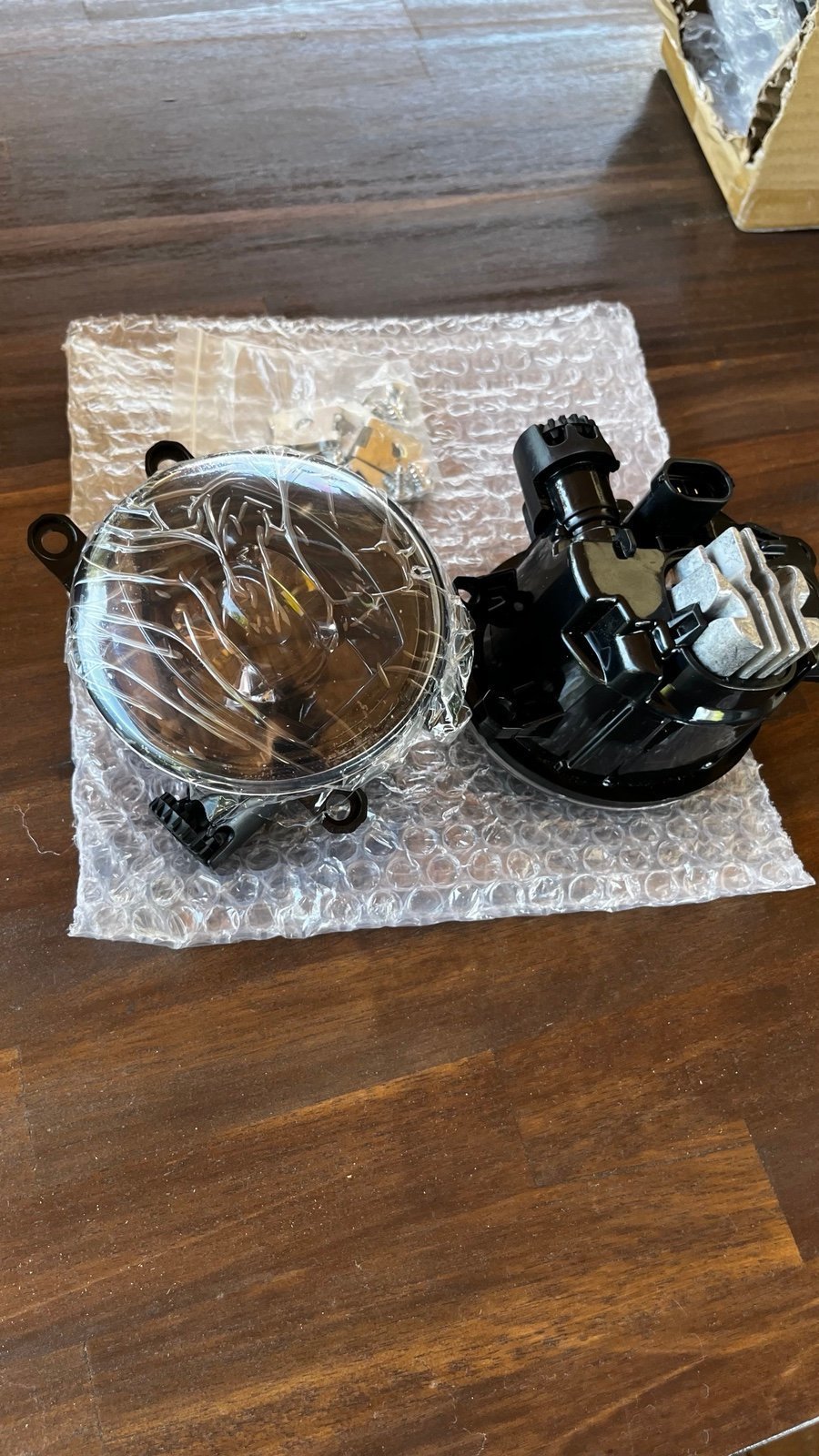 (BRAND NEW) 3.5” led fog lights