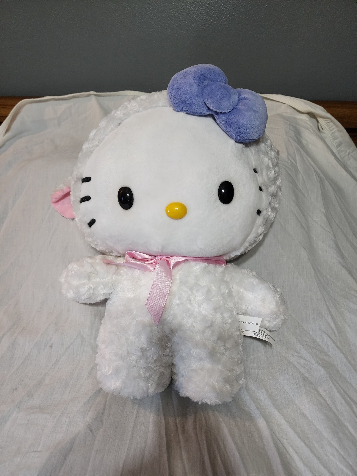 RARE NWOT HELLO KITTY 2017 EASTER LAMB GREETER
