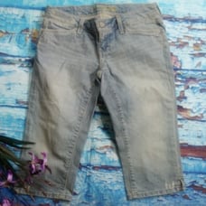 American Eagle Women's size 4 cropped jeans