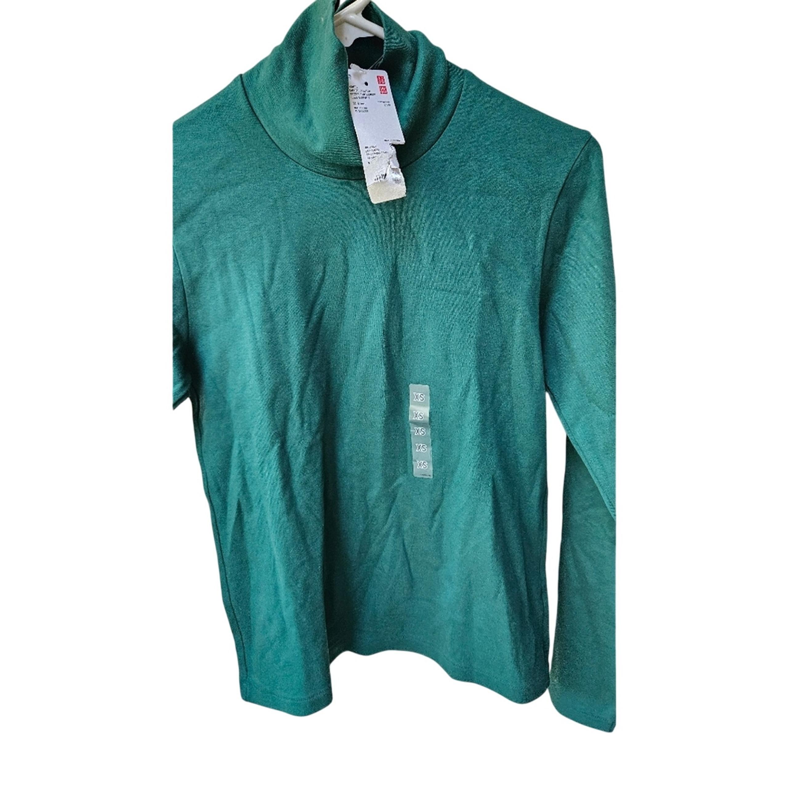 NWT Uniqlo green women turtleneck Size XS