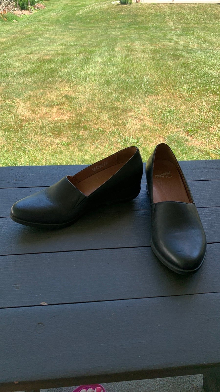 Dansko Black Leather Pointed Toe Wedges Size 39. In excellent condition. Has som