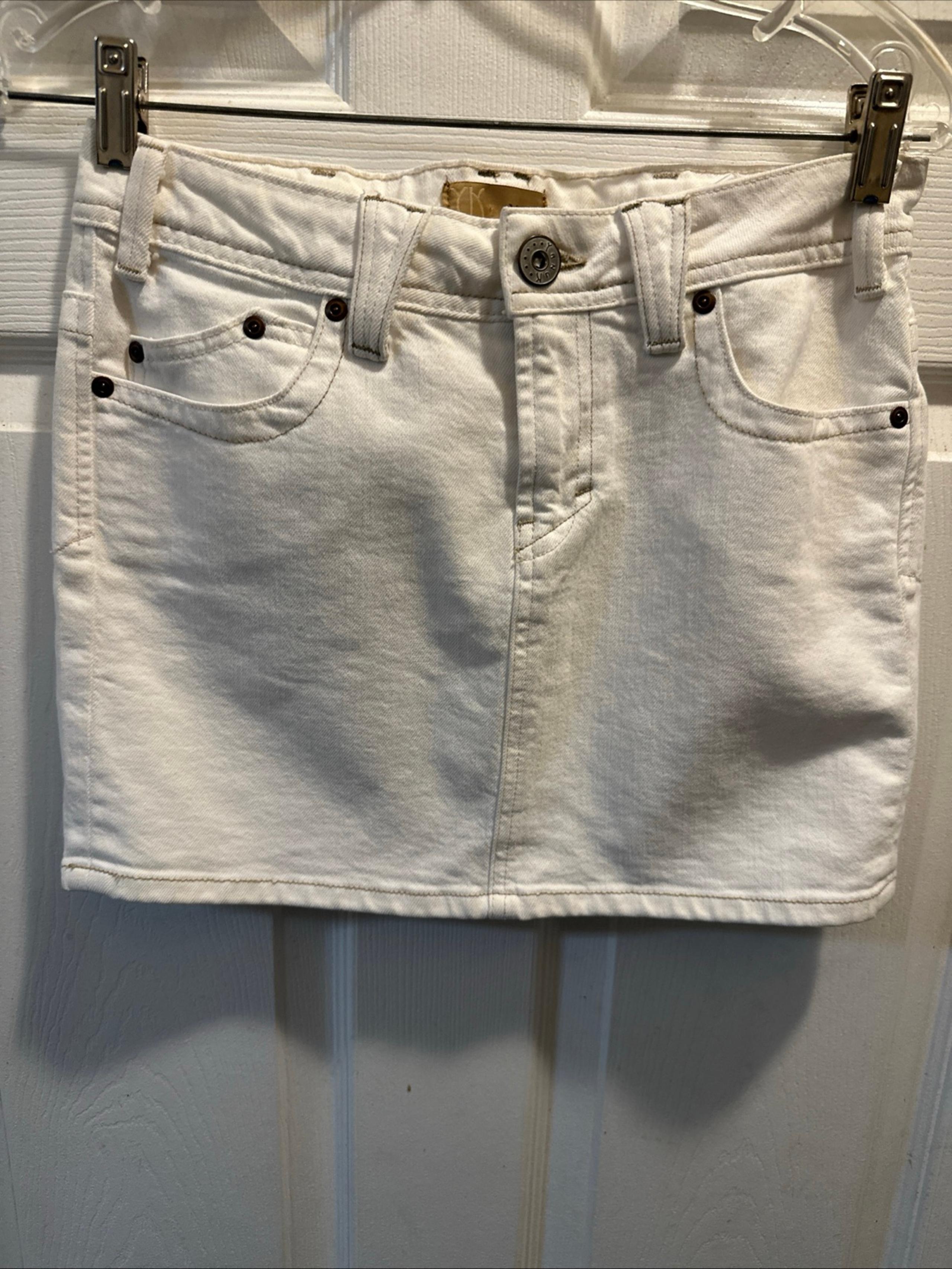 Yanuk Short Corduroy Skirt with Front And Back Pockets Size 4 Color: Off white