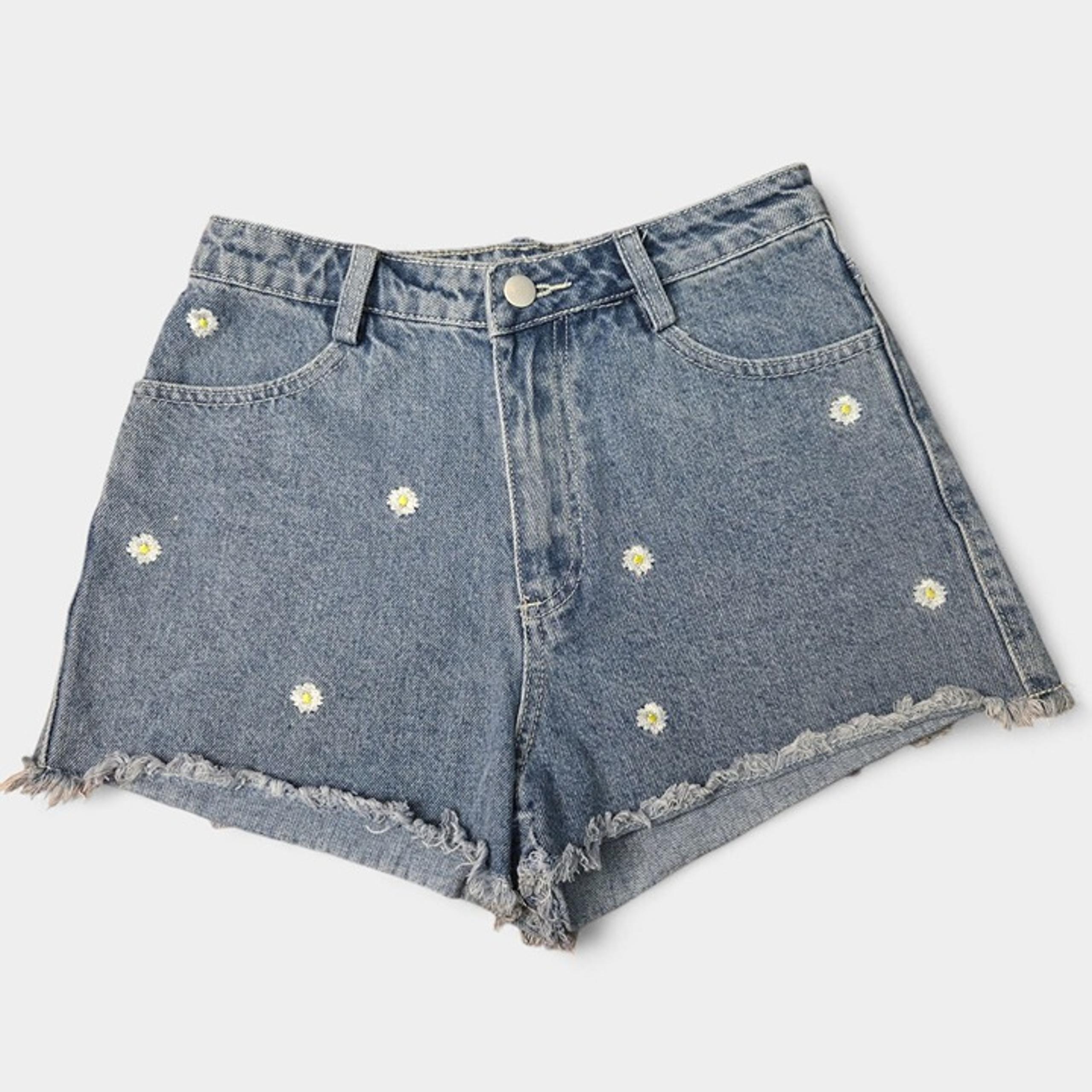 Altar'd State Daisy Embroidered Cut-off Denim Shorts S Boho Festival Y2K Summer