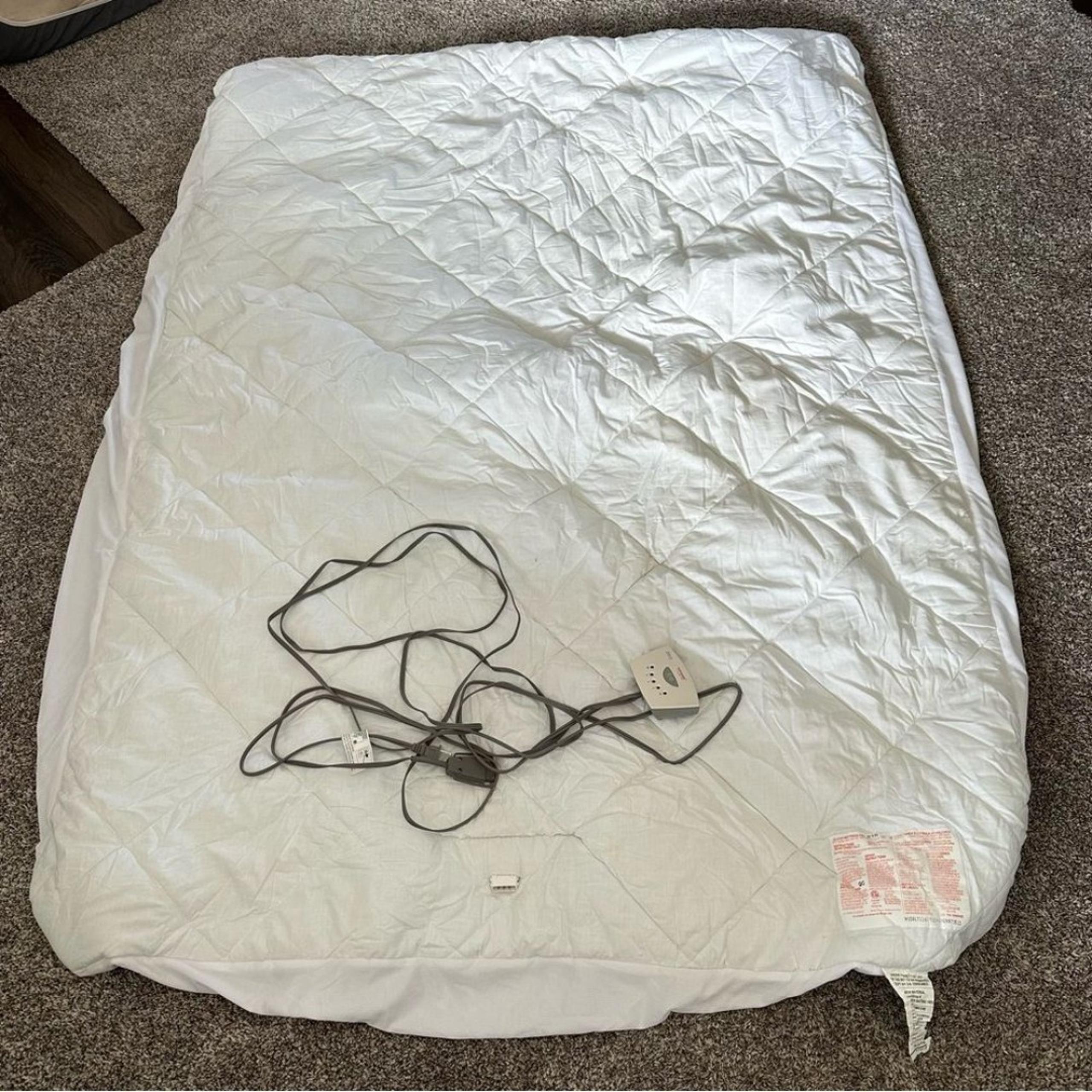 Sunbeam White Electric Heated Mattress Pad Full