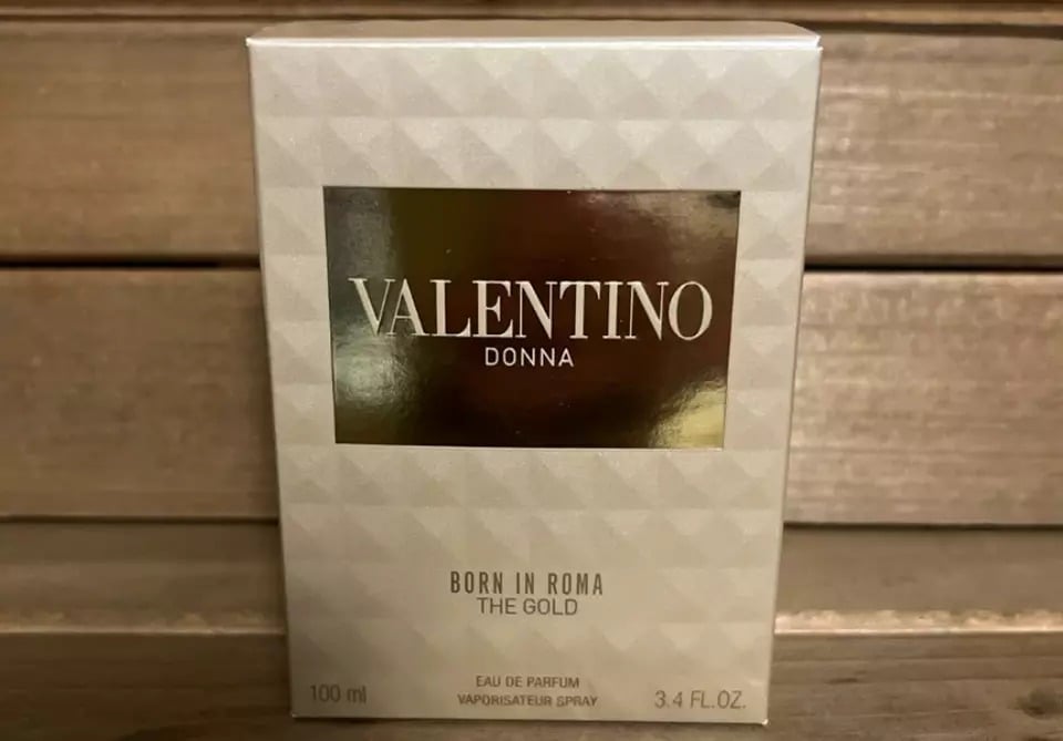 Authentic Valentino born in roma the gold