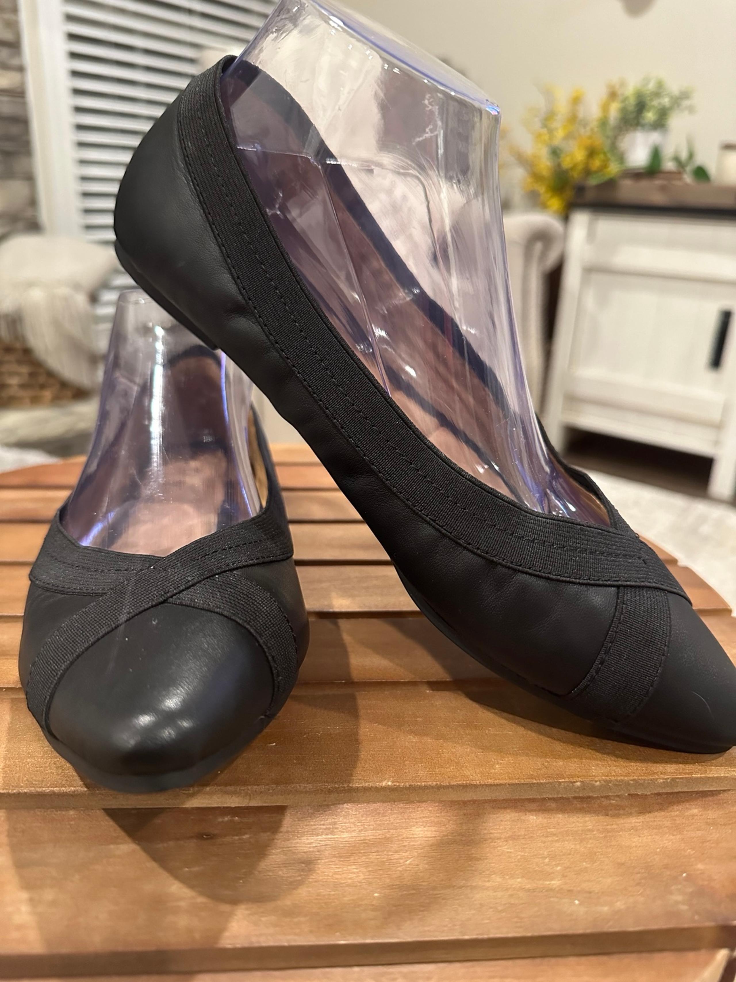 ⭐️ Me Too Reign Flat in Black Size 9 9M lightweight shoes leather upper
