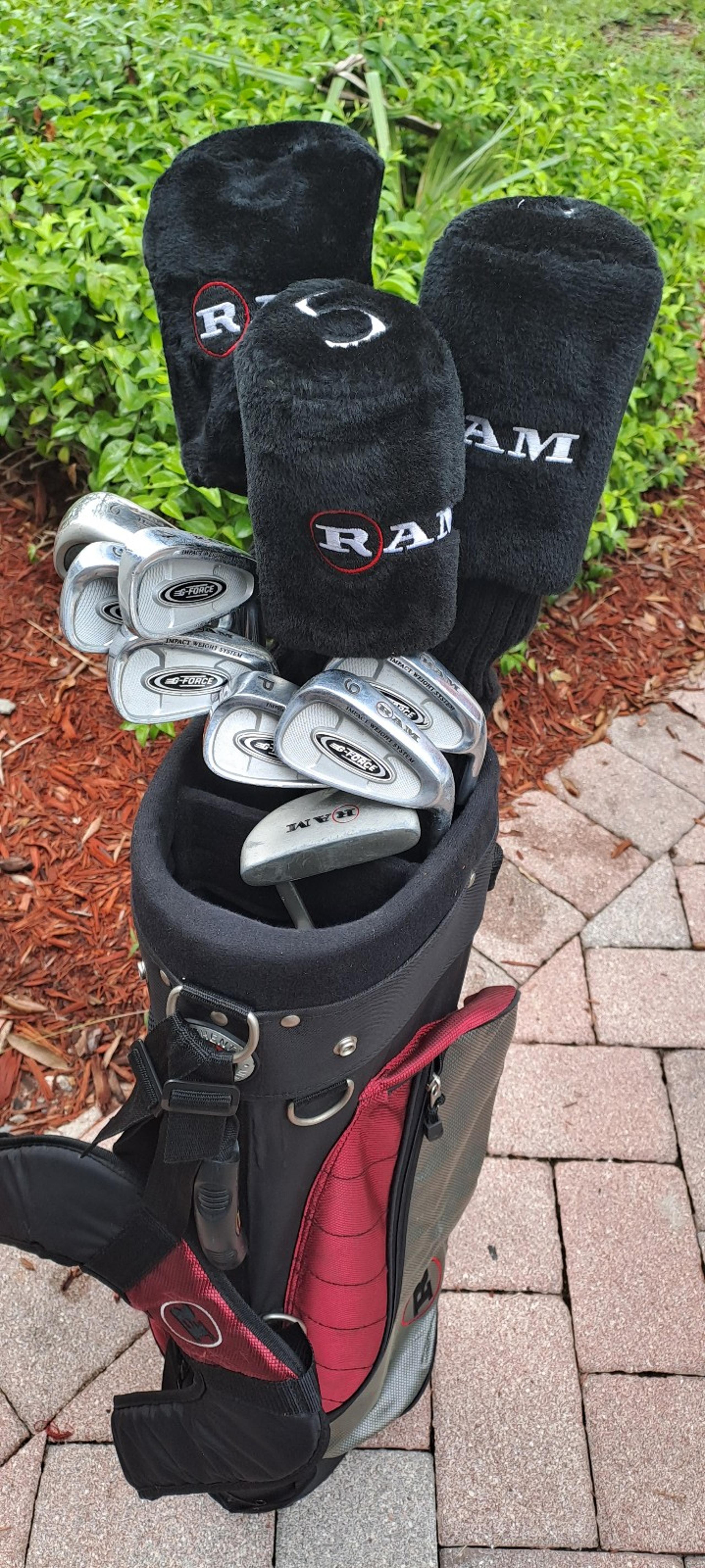Golf Men's Set RAM G-force 11 Clubs RH Black Red Stand Bag 4 Div shoulder strap