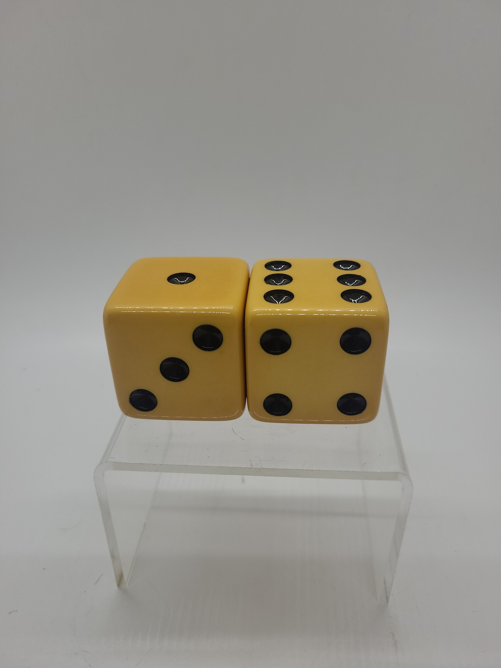 Vintage Mid-century Crisloid Jumbo Bakelite 1.5 Dice
