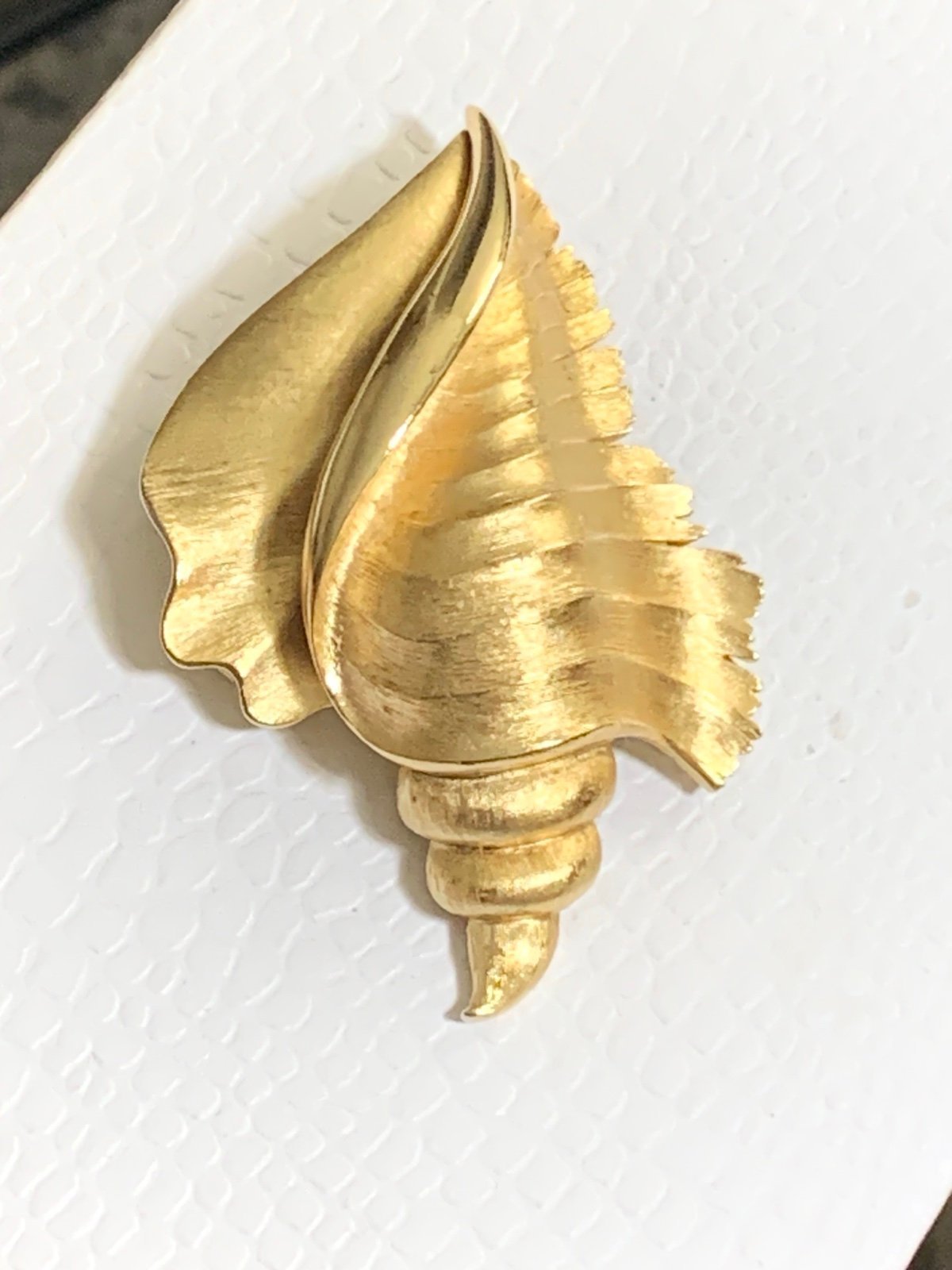 RARE - Vintage Crown Trifari Gold Plated Sea Shell Brooch Made in USA