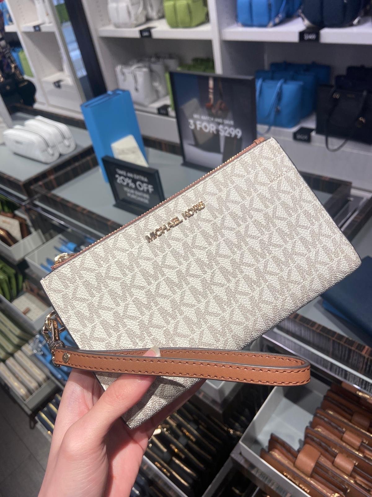 Michael Kors jet set double zip wristlet wallet vanilla Mk smartphone case