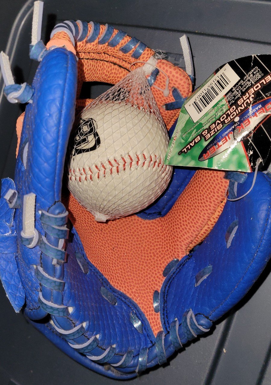 New Vintage Derek Jeter Junior Baseball Glove with Ball