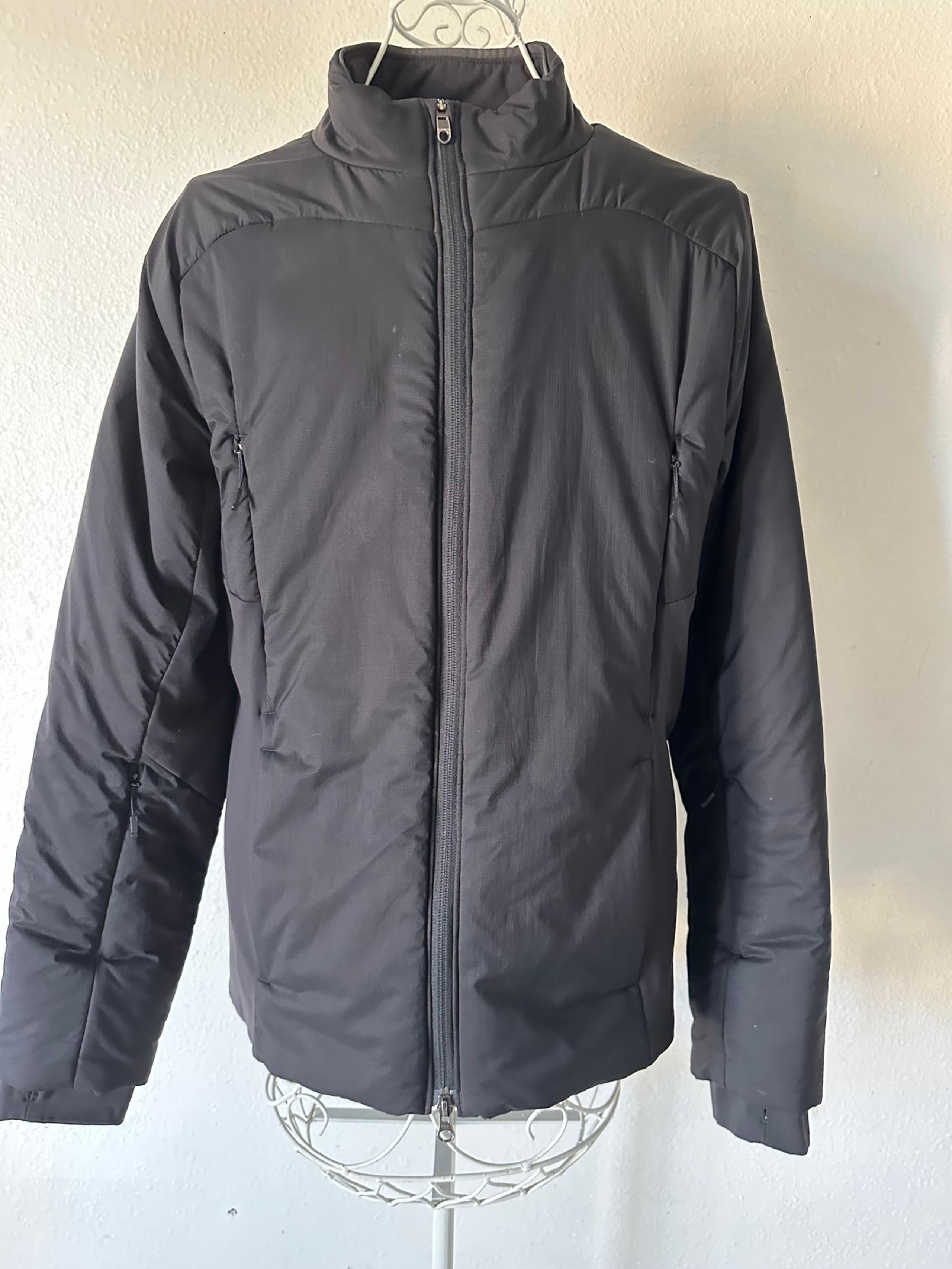 Lululemon Men's Lightweight Insulated Thermal Jacket Size Medium